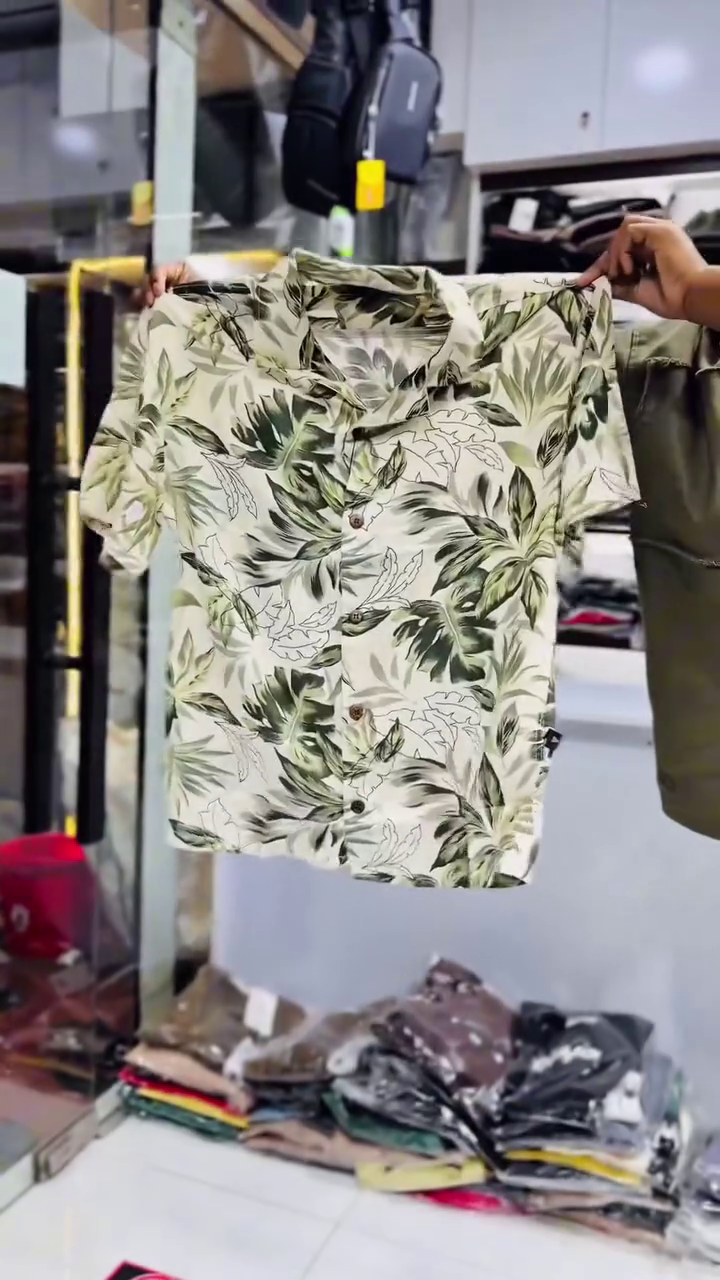 Floral Printed Regular Fit Casual Shirt - Image 3